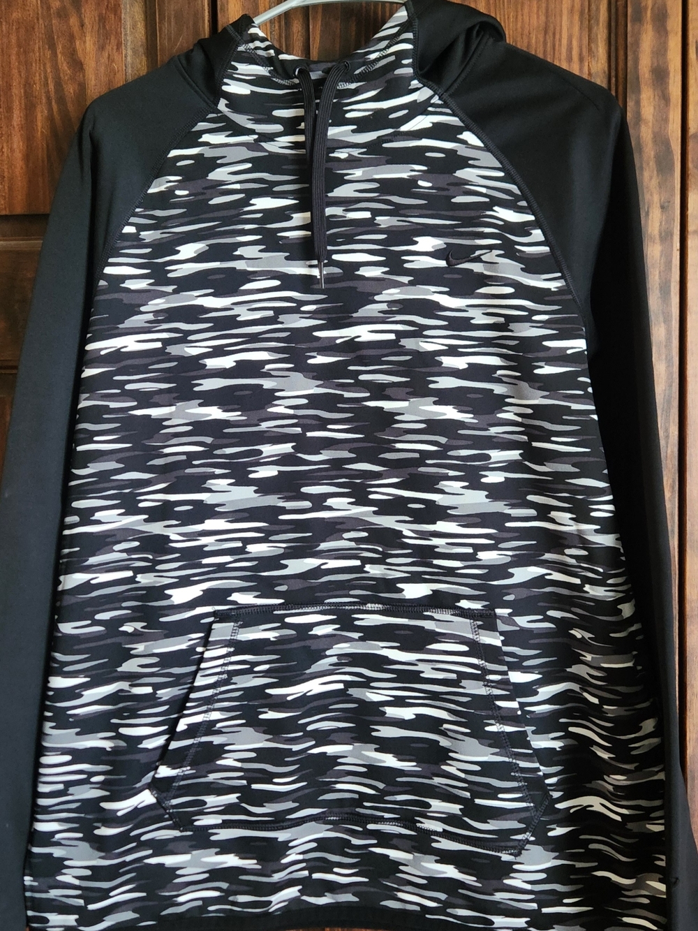 Nike Therma-Fit Women’s Black & Gray Camo Pullover Hoodie